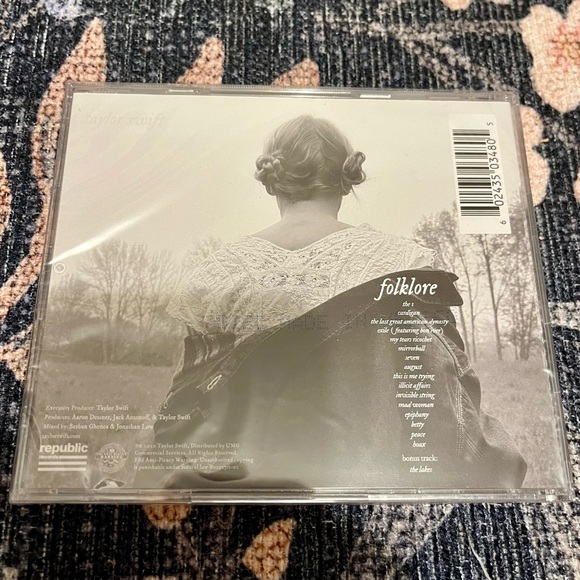 SIGNED Taylor Swift Folklore CD with attached heart | New & Sealed - Picture 5 of 7